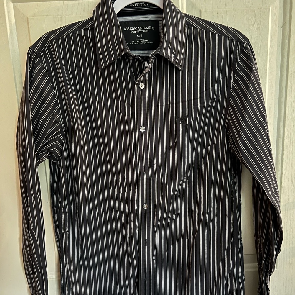 American Eagle button down size small